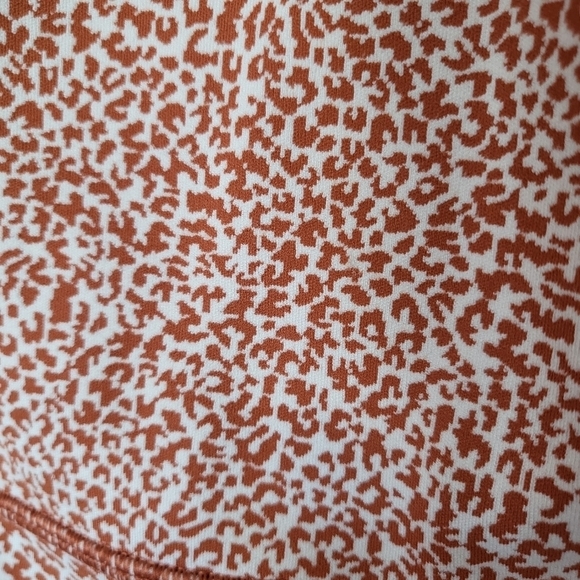 EUC Athleta Salutation Stash II Textured Tight Micro Leopard Rust Orange Small - Picture 8 of 11